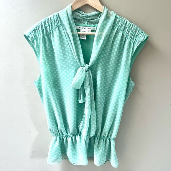 Max Studio Tops - Max Studio cute heat print elastic waist top.  Size L